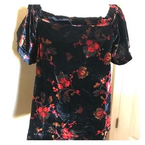 🎉Sale🎉🆕Loft off the shoulder top